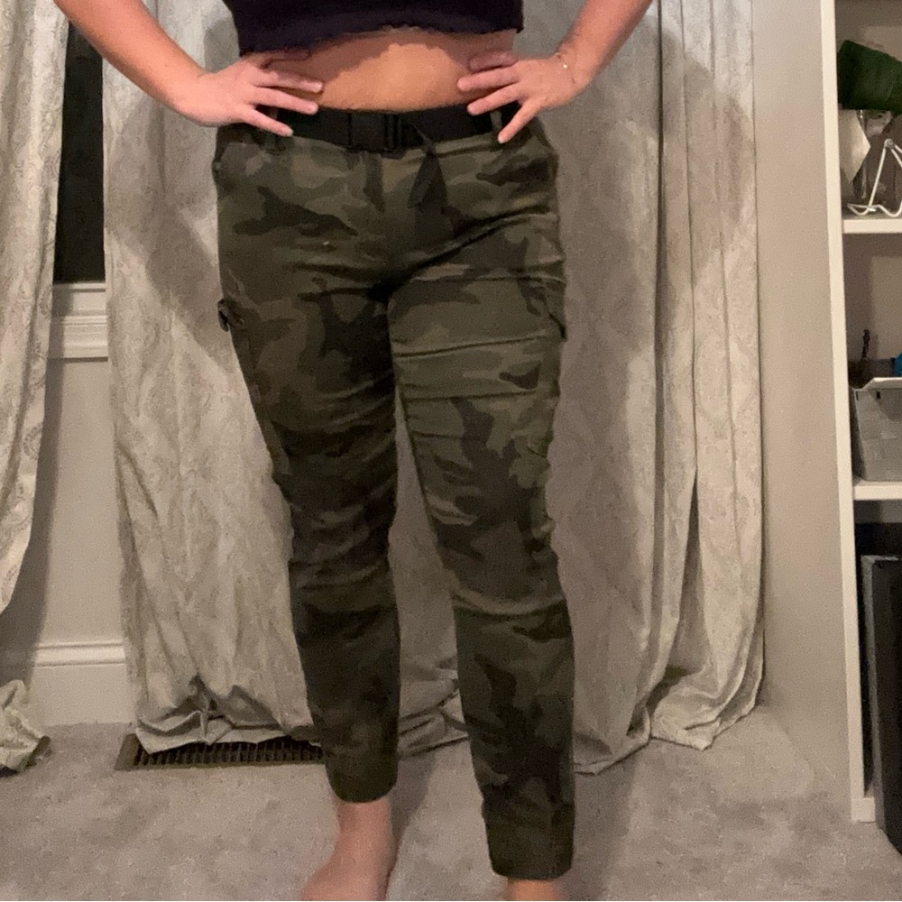camo jeans with clip belt